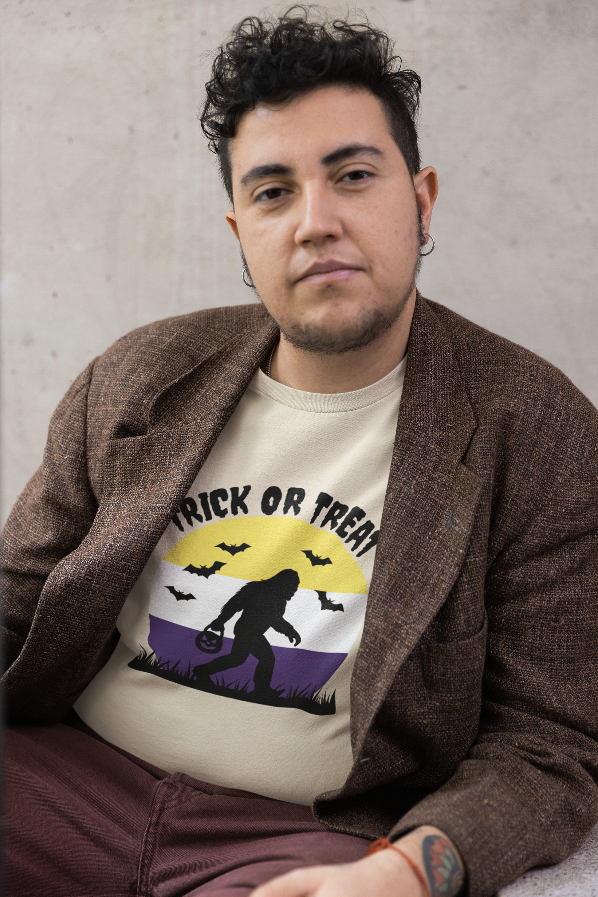 T-Shirt Trick or Treat Non-Binary Sasquatch Halloween Shirt
